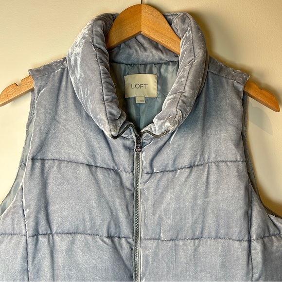 Ann Taylor LOFT Women's Cozy & Warm Icy Blue Quilted Velvet Puffer Vest Size S - Picture 4 of 10